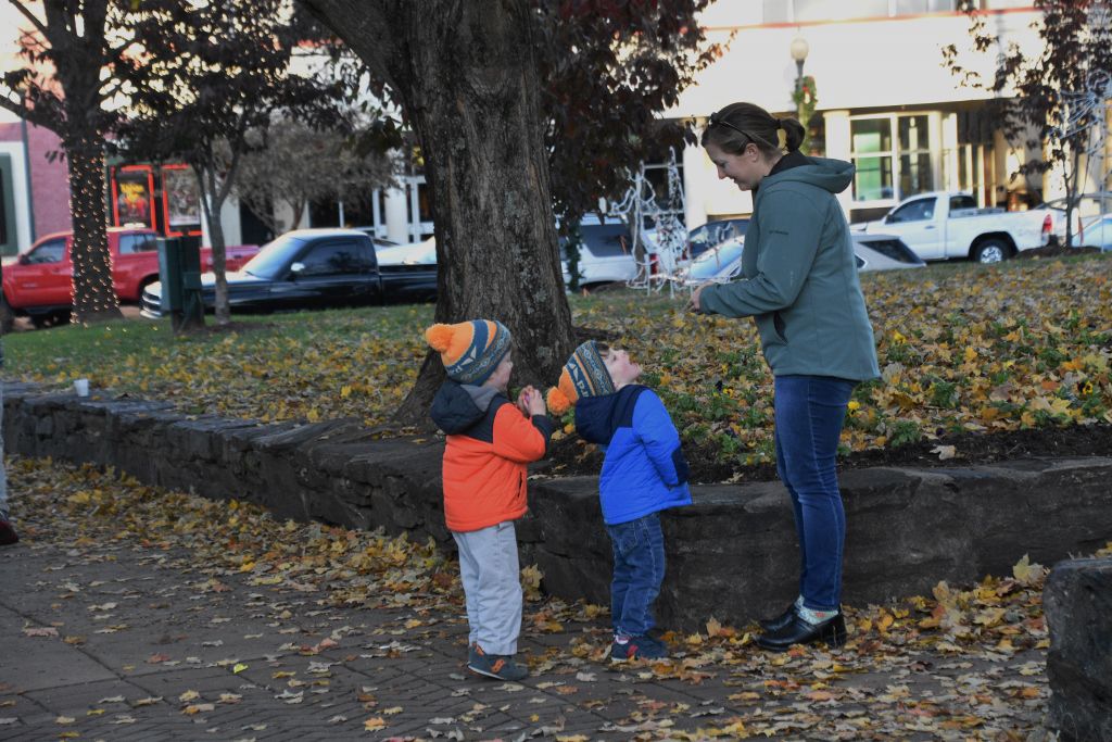 tree lighting 11-2019 235 (1024x683).jpg